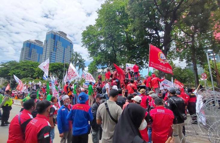 Gugatan Buruh Dikabulkan, MK Perintahkan UU Cipta Kerja Diperbaiki ...